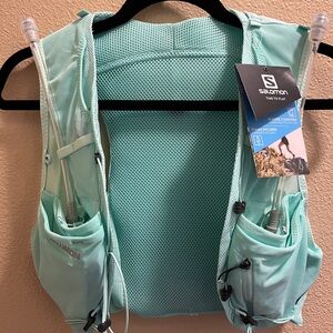 Salomon Women’s ADV Skin 5W w/ flasks - NEW!!!